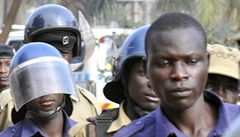 Ugandtí policisté na míst útoku